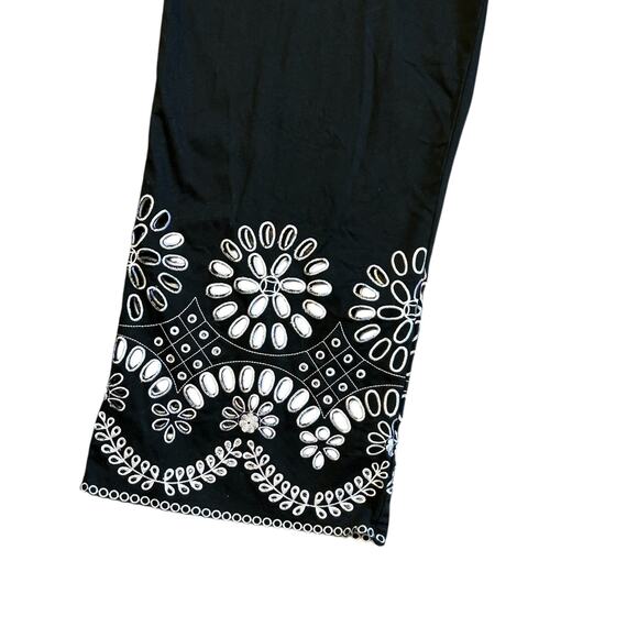 V Very Vera Black Embroidered Crop Pants Women’s 14 Boho Floral Capri - Picture 2 of 7